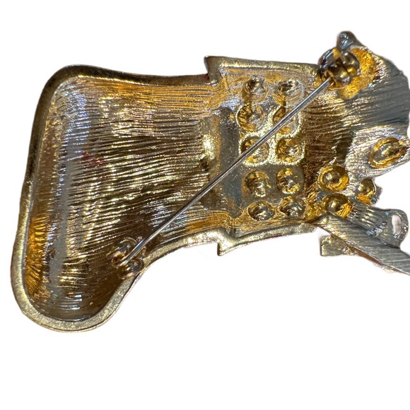 CHRISTMAS STOCKING PIN Brooch. Enamel w brilliant sparkling crystals. Make offer - Picture 2 of 7